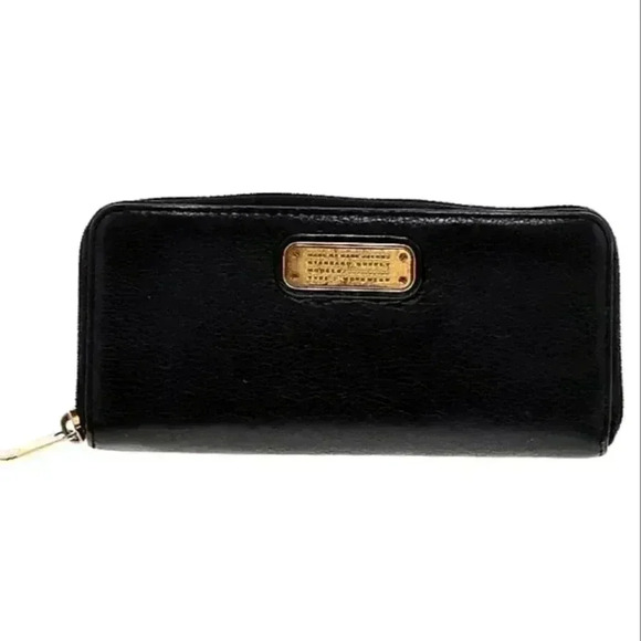 Marc Jacobs Handbags - Marc Jacobs Full Zip Wallet